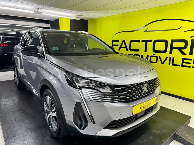Usado Peugeot 3008 Allure 130 CV (95 kW) 2021 Gris / plata SUV