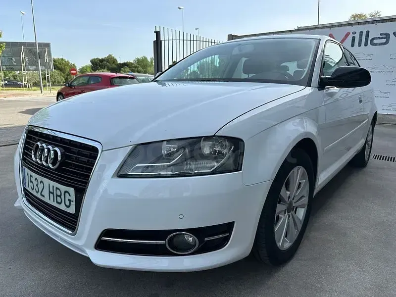 Usado Audi A3 Attraction 105 CV (77 kW) 2011 Blanco Utilitario