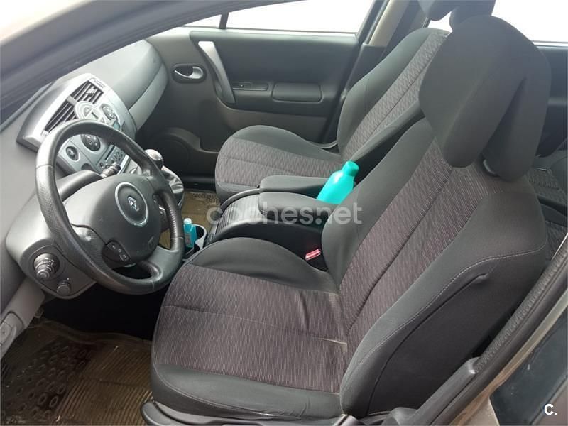 Usado Renault Scénic III 105 CV (77 kW) 2009 Beige Monovolumen