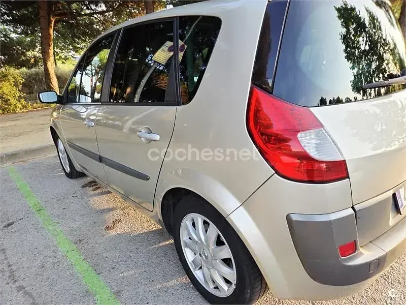 Usado Renault Scénic II Dynamique 110 CV (80 kW) 2008 Beige Monovolumen