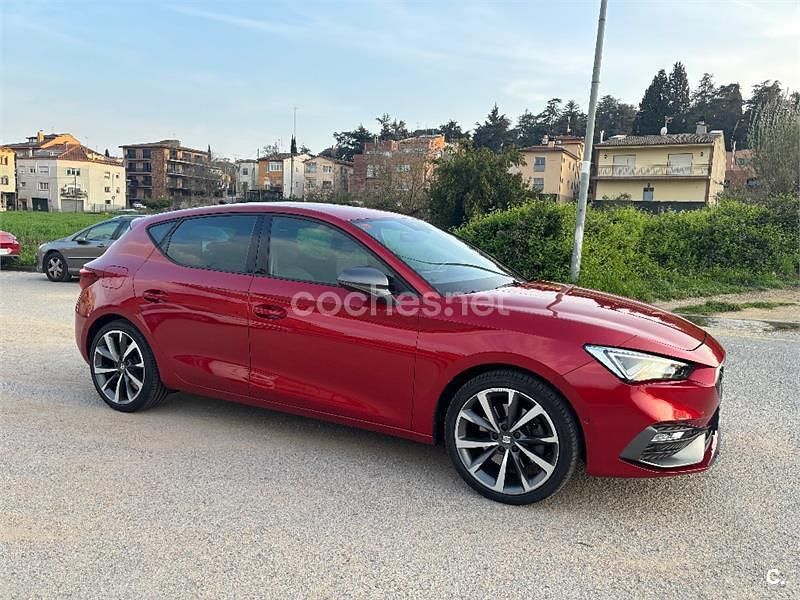 Usado Seat Leon FR 150 CV (110 kW) 2021 Rojo Berlina