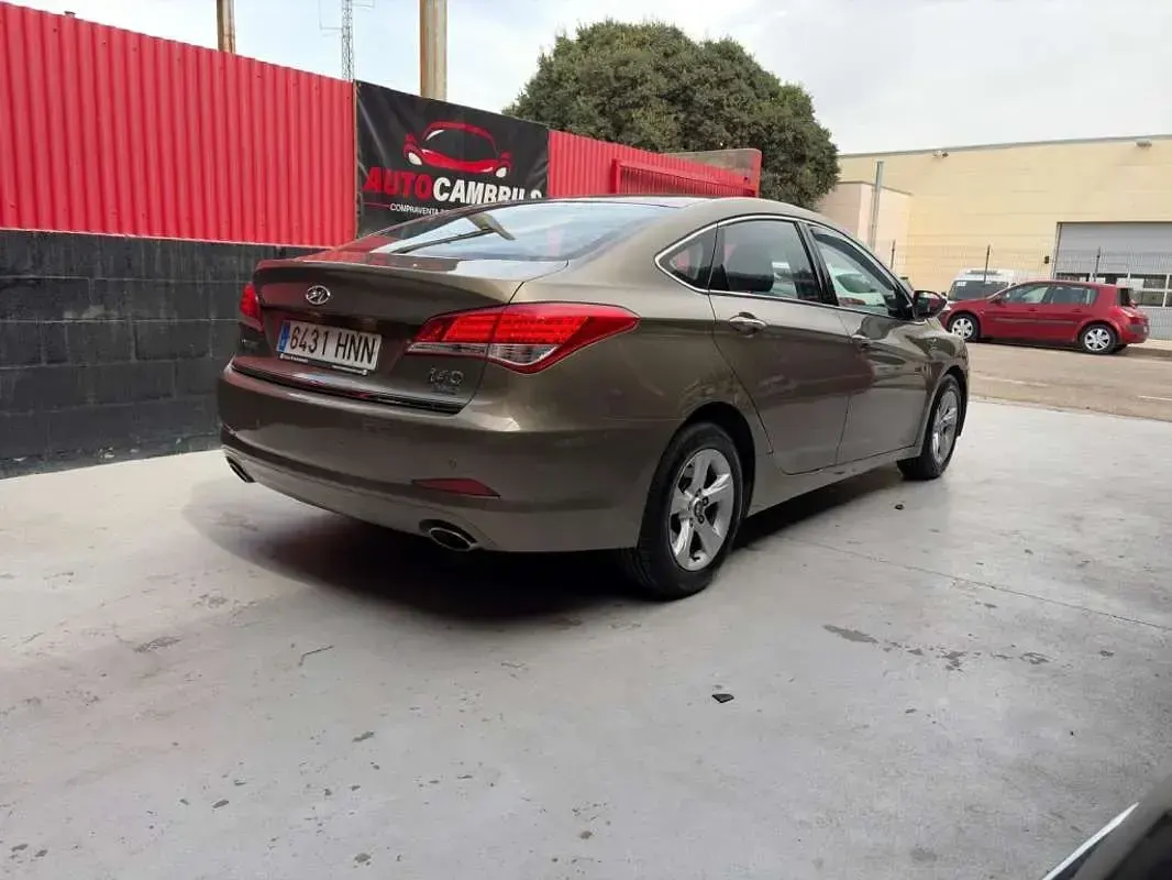 Usado Hyundai i40 116 CV (85 kW) 2013 Beige Berlina