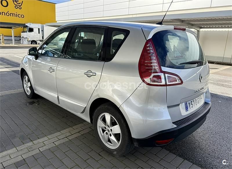 Usado Renault Scénic III Dynamique 105 CV (77 kW) 2010 Gris / plata Monovolumen