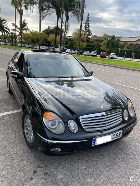 Usado Mercedes E220 Elegance 143 CV (105 kW) 2004 Negro Familiar