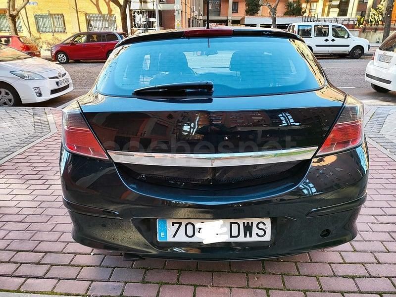 Usado Opel Astra GTC Cosmo 120 CV (88 kW) 2006 Negro Berlina
