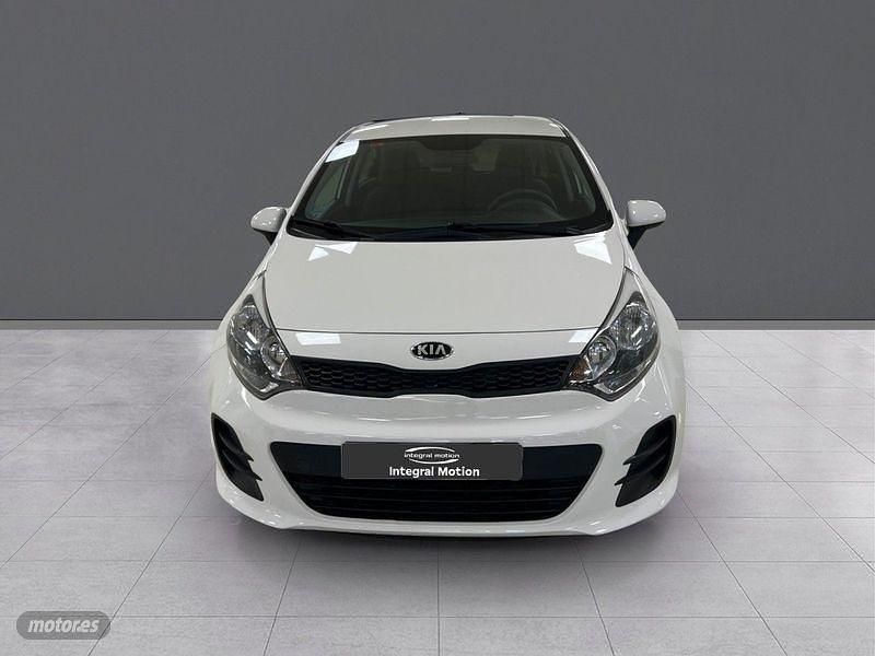 Usado Kia Rio 77 CV (56 kW) 2017 Blanco Berlina
