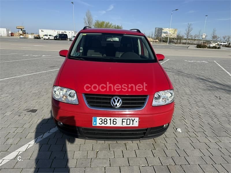 Usado VW Touran Highline 140 CV (102 kW) 2006 Rojo Monovolumen