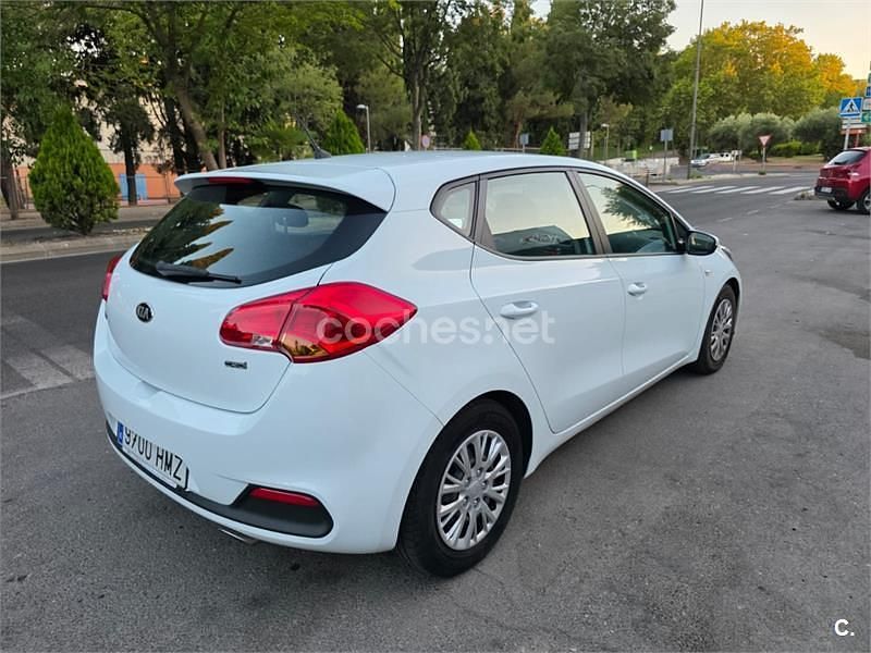 Usado Kia Ceed GT 90 CV (66 kW) 2013 Blanco Berlina