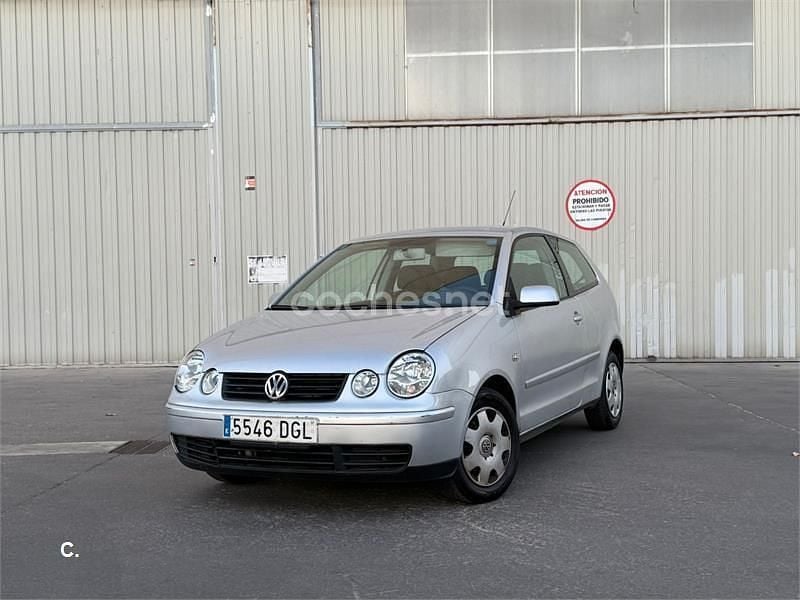 Gris / plata Usado 2005 VW Polo Match Berlina | 3890 € (Buen precio) - Imagen 1/4