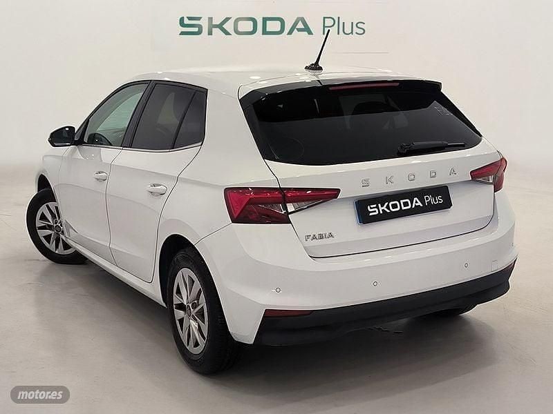 Usado Skoda Fabia Selection 95 CV (69 kW) 2025 Blanco Berlina