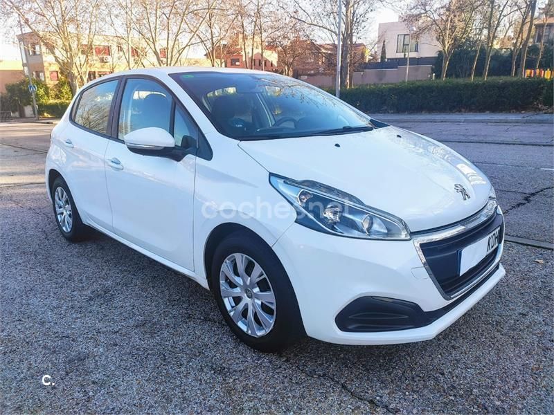 Usado Peugeot 208 Active 82 CV (60 kW) 2017 Blanco Utilitario