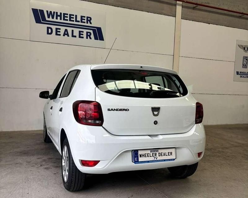 Usado Dacia Sandero Acces 75 CV (55 kW) 2019 Blanco Utilitario