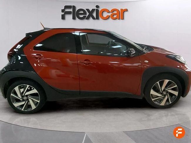 Usado Toyota Aygo Edition 72 CV (52 kW) 2022 Rojo Utilitario