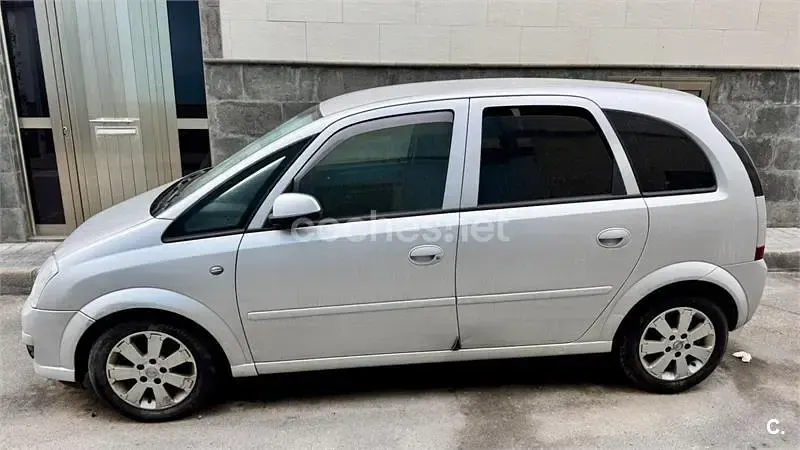 Usado Opel Meriva Enjoy 100 CV (73 kW) 2006 Gris / plata Monovolumen
