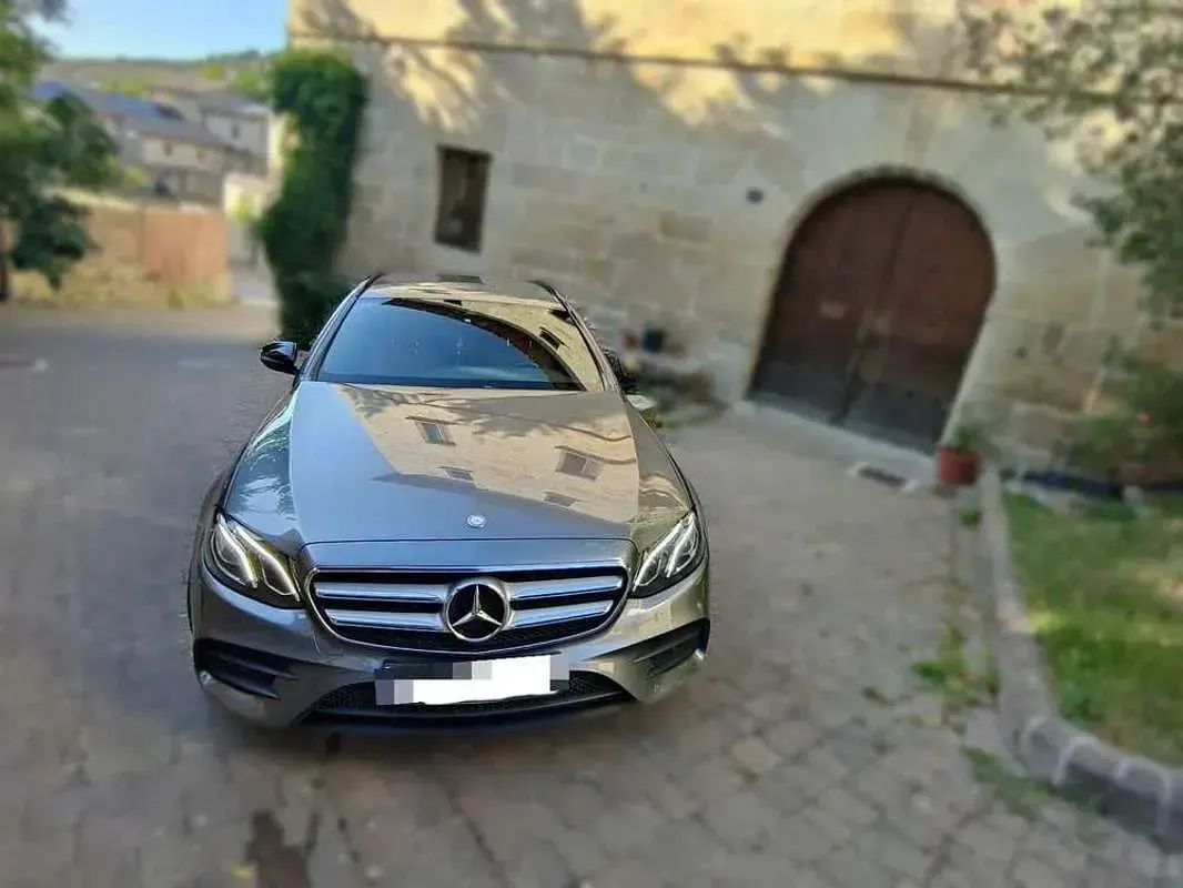 Usado Mercedes E350 258 CV (189 kW) 2017 Gris Familiar