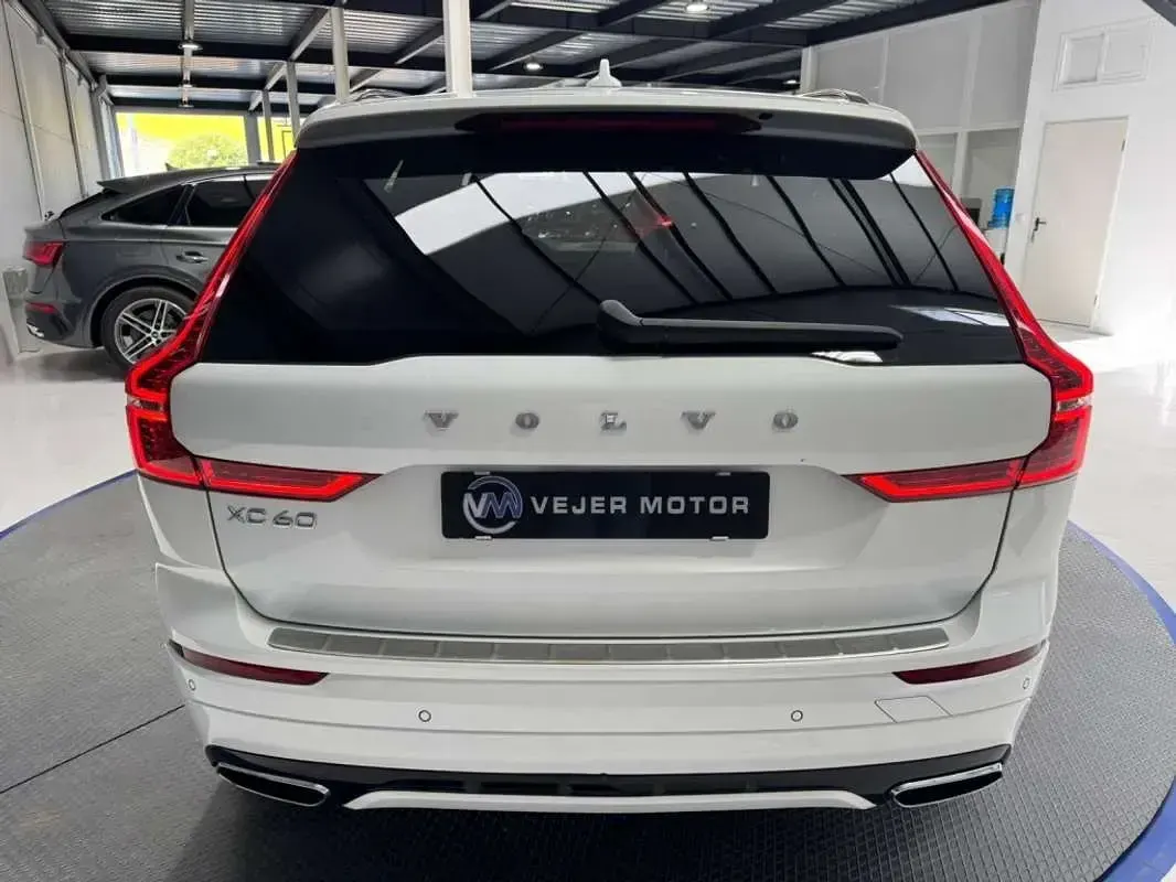 Usado Volvo XC60 R-Design 235 CV (172 kW) 2020 Blanco SUV