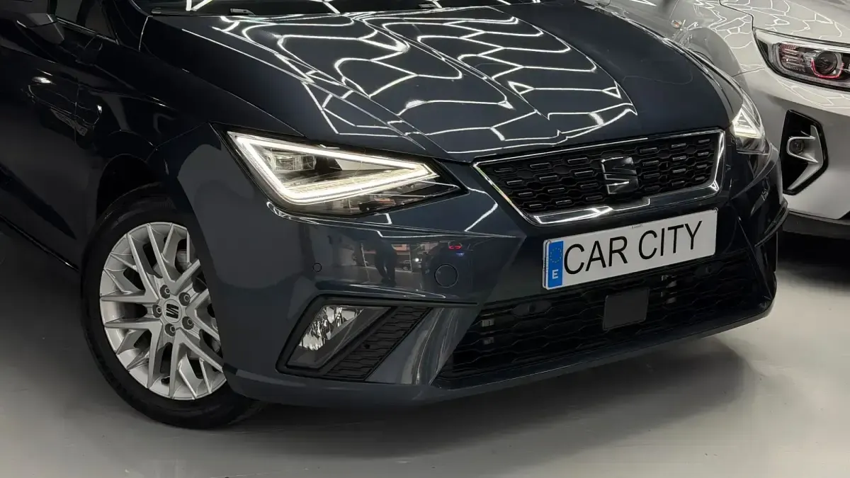 Usado Seat Ibiza XCELLENCE 115 CV (84 kW) 2025 Gris / plata Utilitario