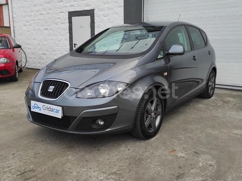 Usado Seat Altea I-Tech 105 CV (77 kW) 2014 Gris / plata Monovolumen