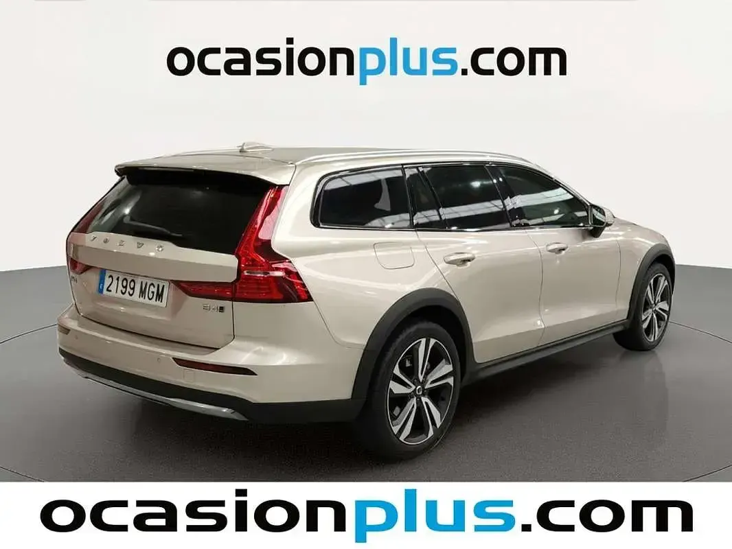 Usado Volvo V60 CC Core 197 CV (144 kW) 2023 Gris Familiar