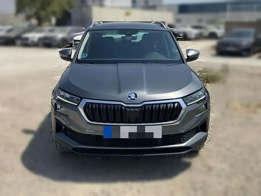Usado Skoda Karoq Ambition 150 CV (110 kW) 2023 Gris SUV