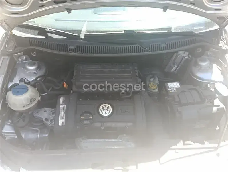Usado VW Polo Advance 75 HP (55 kW) 2006 Cinzento Citadino