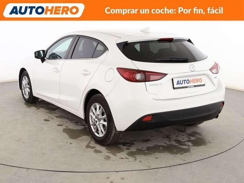 Używany Mazda 3 Style 105 KM (77 kW) 2016 Biały Sedan/Limuzyna