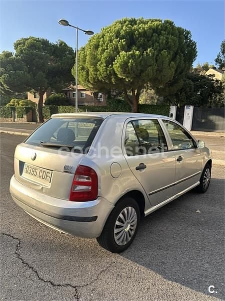 Usado Skoda Fabia Comfort 60 CV (44 kW) 2003 Gris / plata Berlina