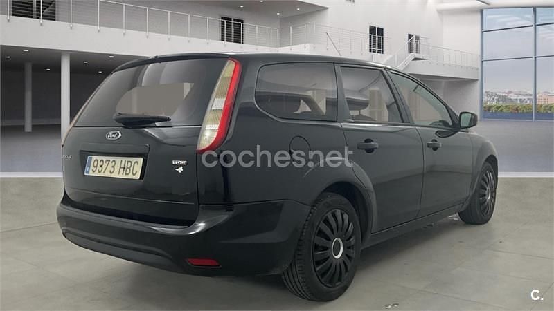 Usado Ford Focus Trend 115 CV (84 kW) 2012 Negro Familiar