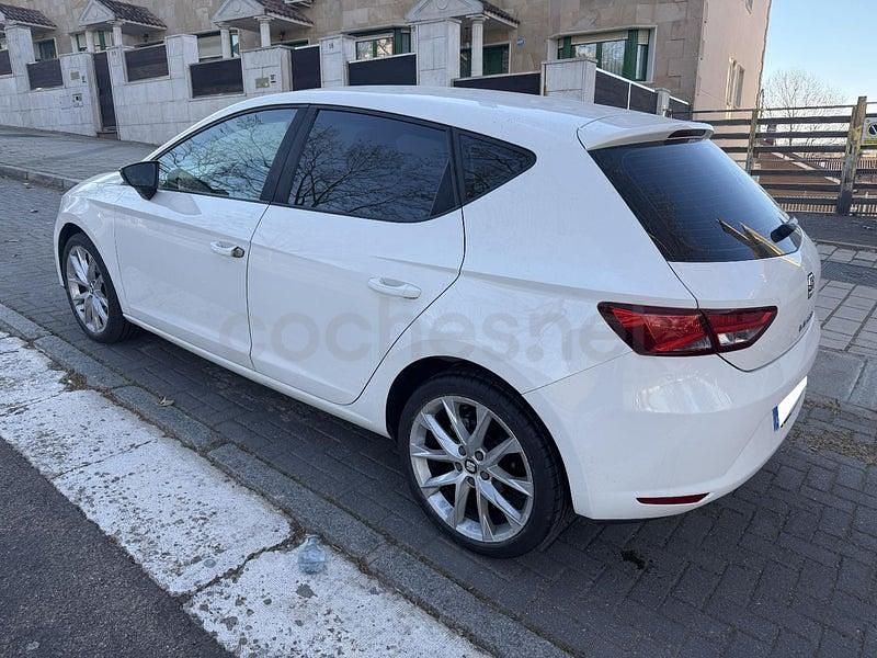 Käytetty Seat Leon I-Tech 105 HP (77 kW) 2014 Valkoinen Sedan