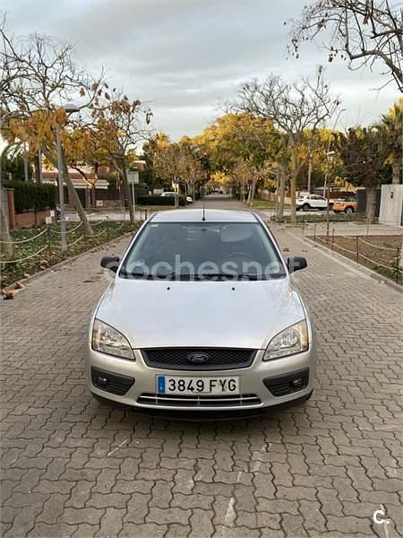 Gris / plata Usado 2007 Ford Focus Trend Berlina | 2249 € (Super precio) - Imagen 1/4