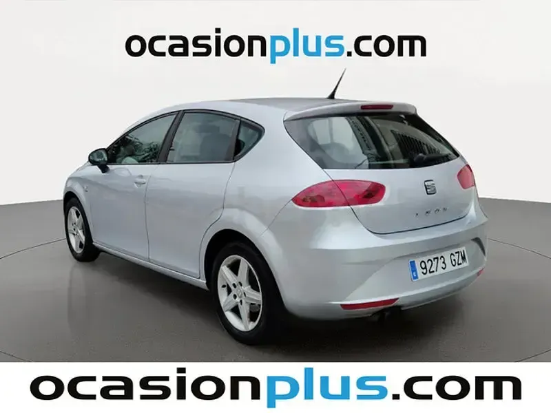 Usado Seat Leon Reference 125 CV (91 kW) 2010 Gris / plata Utilitario