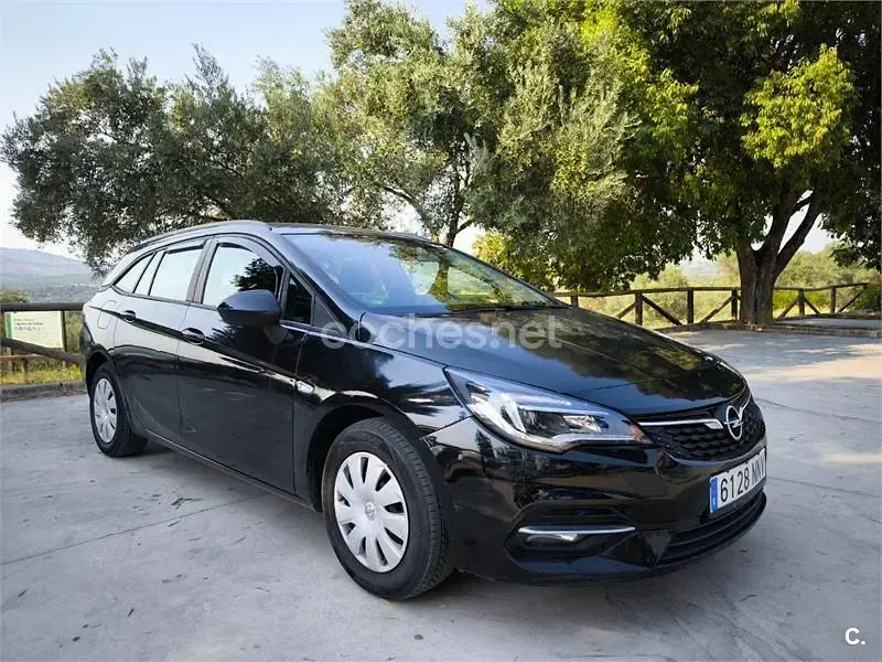 Usado Opel Astra 105 CV (77 kW) 2020 Negro Familiar