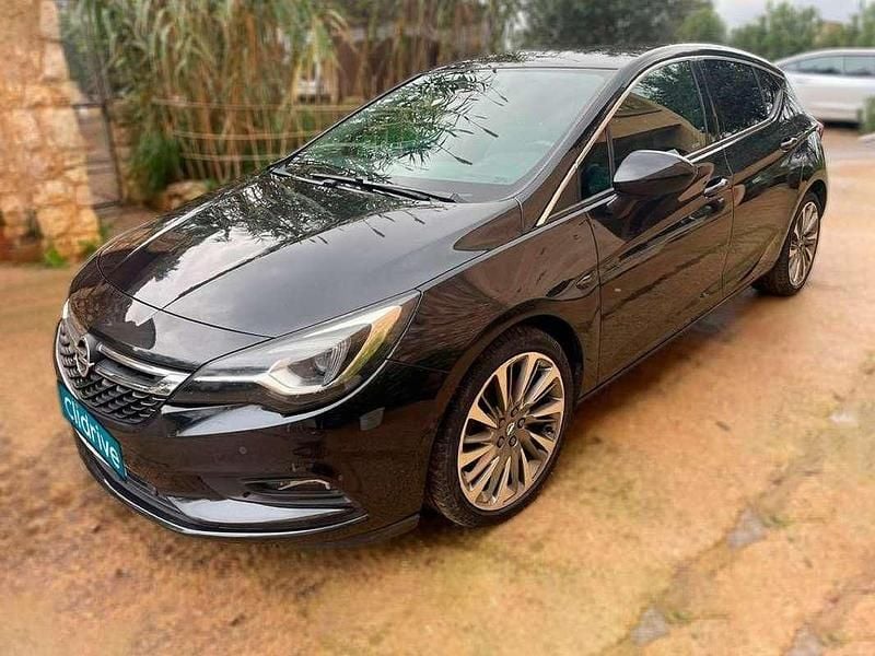 Usado Opel Astra Excellence 136 CV (100 kW) 2016 Negro Utilitario
