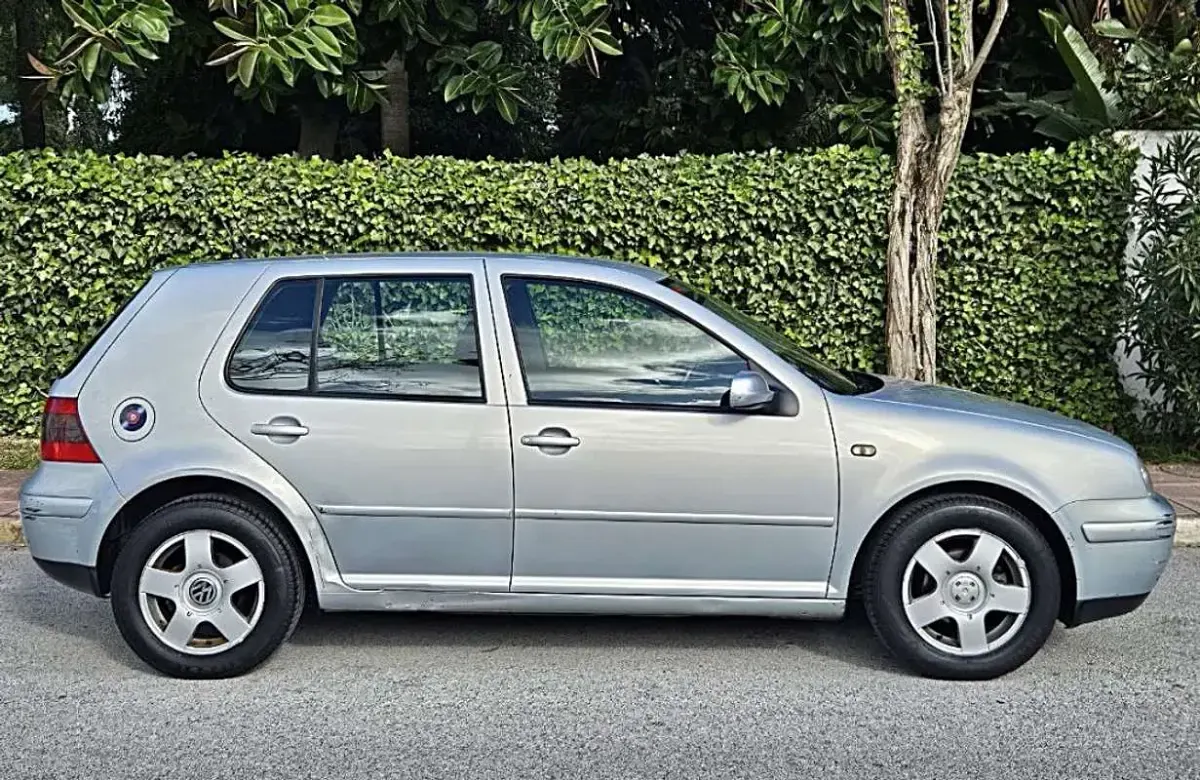 Usado VW Golf III Conceptline 101 CV (74 kW) 1999 Plateado Utilitario