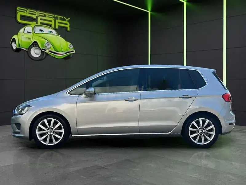 Usado VW Golf Sportsvan Sportline 150 CV (110 kW) 2016 Gris / plata Monovolumen