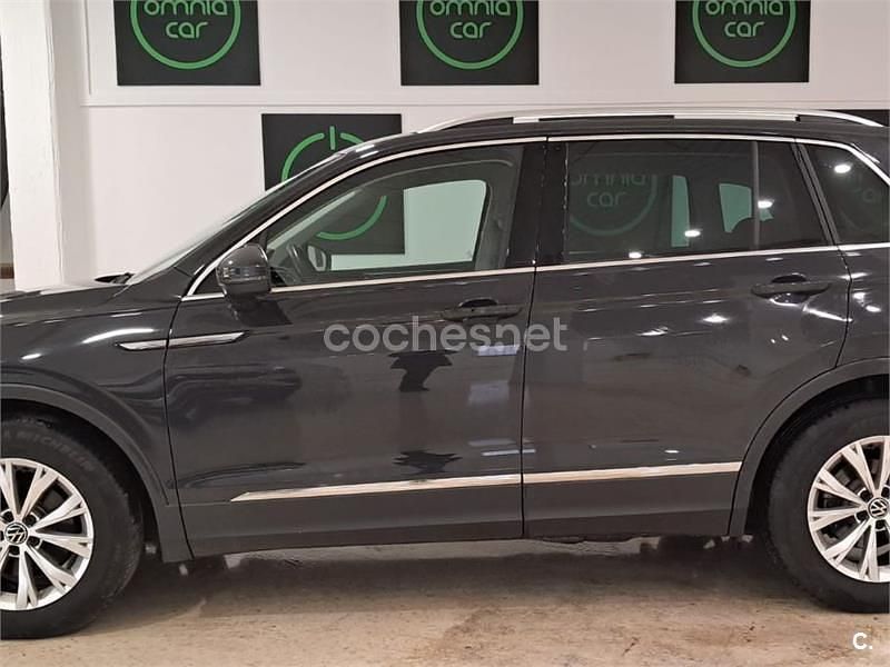 Usado VW Tiguan Life 150 CV (110 kW) 2024 Gris / plata SUV