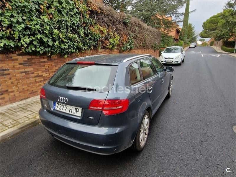 Gris / plata Usado 2012 Audi A3 Ambition Berlina | 9500 € (Super precio) - Imagen 1/4