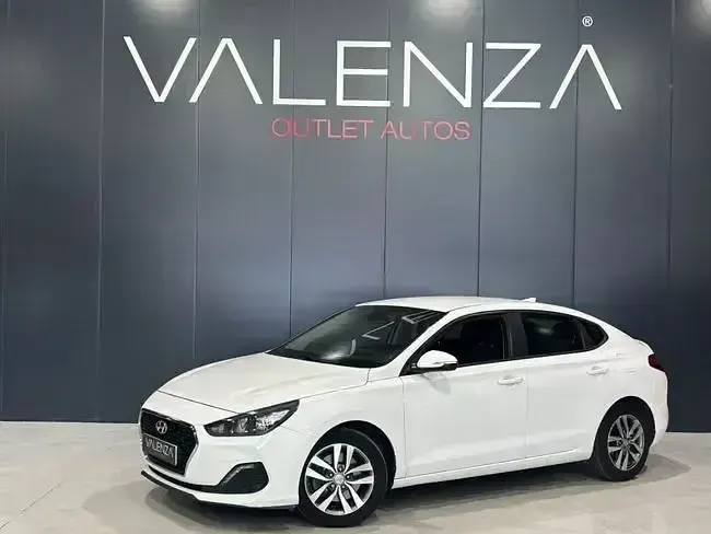 Usado Hyundai i30 120 CV (88 kW) 2018 Blanco Berlina