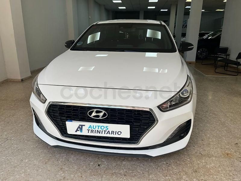 Usado Hyundai i30 GO! 120 CV (88 kW) 2019 Blanco Berlina