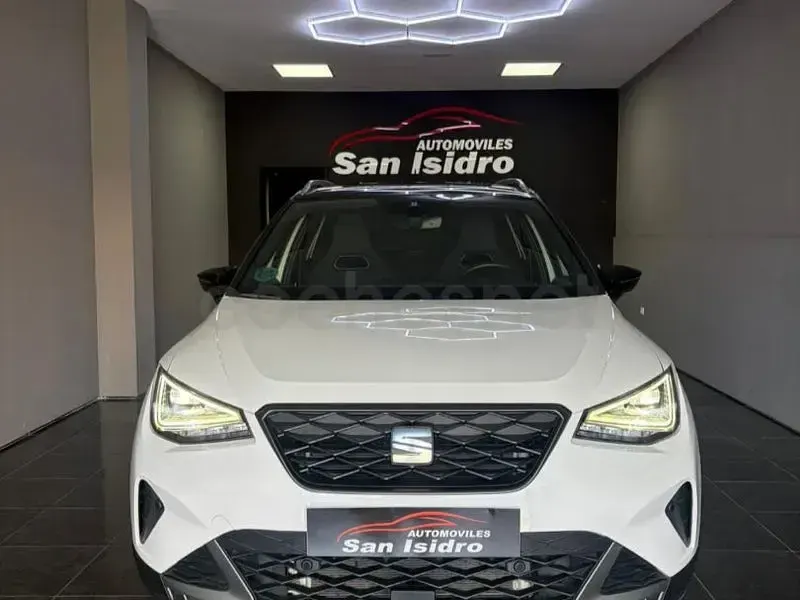 Usado Seat Arona FR 115 CV (84 kW) 2025 Blanco SUV