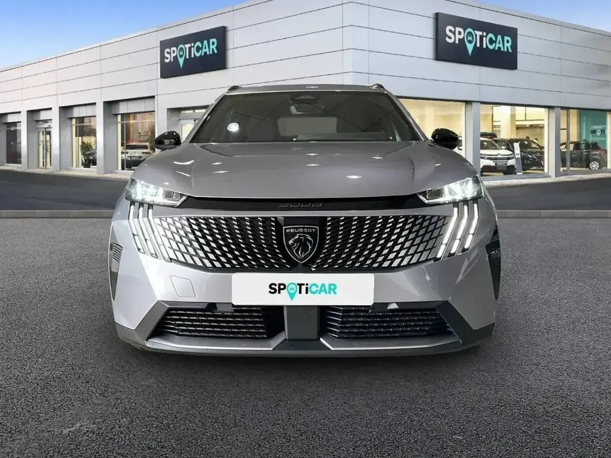 Usado Peugeot 5008 Allure 136 HP (100 kW) 2025 Cinzento SUV