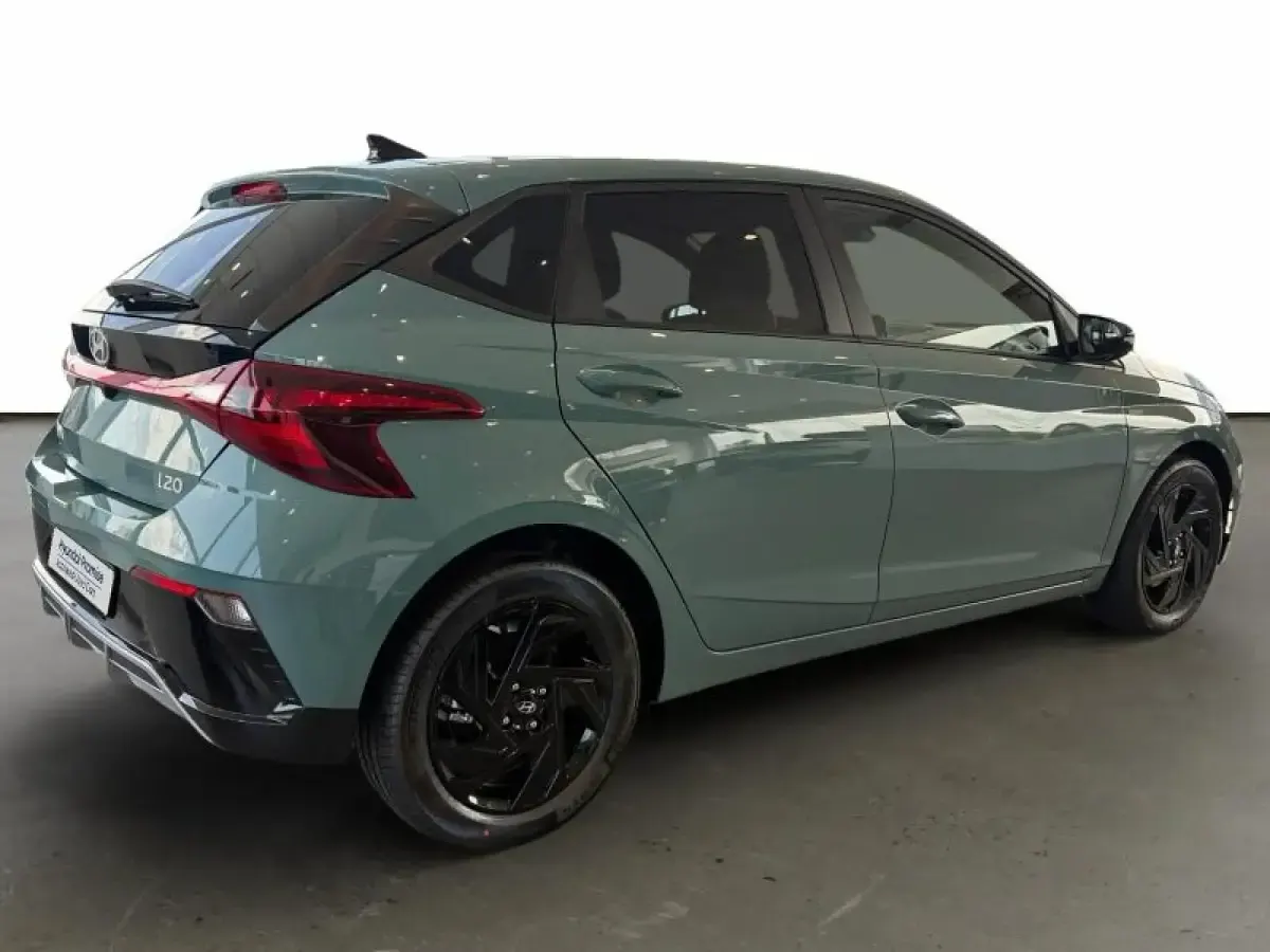 Nuevo Hyundai i20 Blackline 90 CV (66 kW) 2026 Verde Utilitario