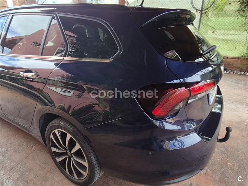 Usado Fiat Tipo Lounge 120 CV (88 kW) 2018 Azul Familiar