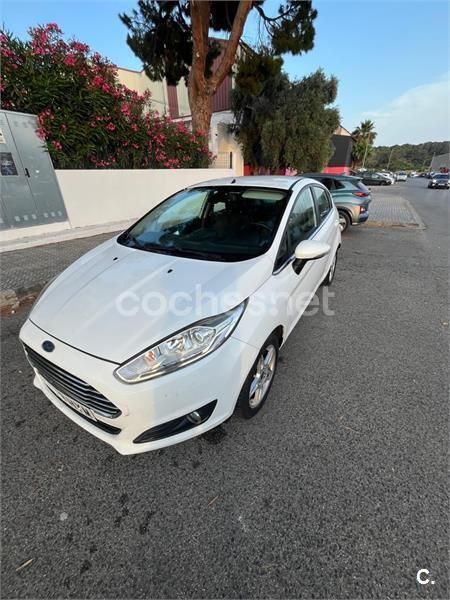 Blanco Usado 2014 Ford Fiesta Titanium Utilitario | 6500 € (Precio justo) - Imagen 1/4