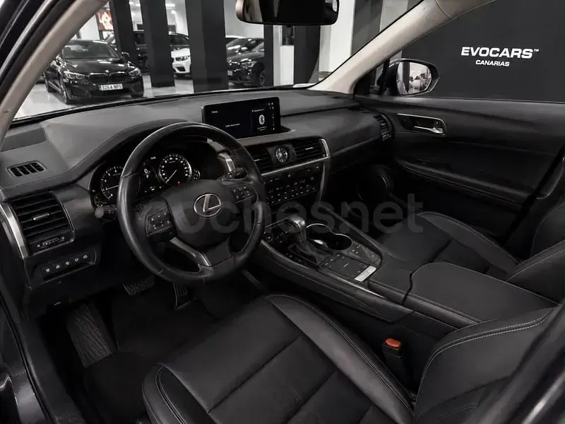 Usado Lexus UX Business Edition 184 CV (135 kW) 2021 Gris / plata SUV