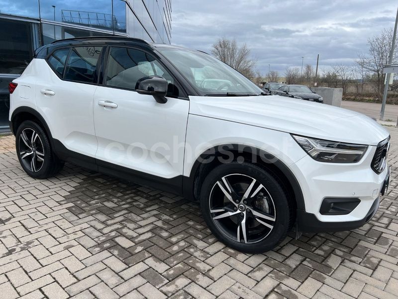 Blanco Usado 2021 Volvo XC40 R-Design SUV | 28.900 € (Un poco caro) - Imagen 1/4