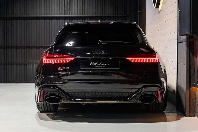 Usado Audi RS6 600 CV (441 kW) 2021 Negro Familiar