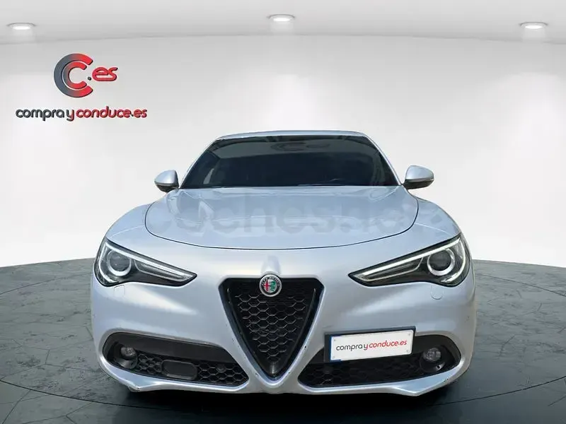Usado Alfa Romeo Stelvio Sprint 190 CV (139 kW) 2022 Beige SUV