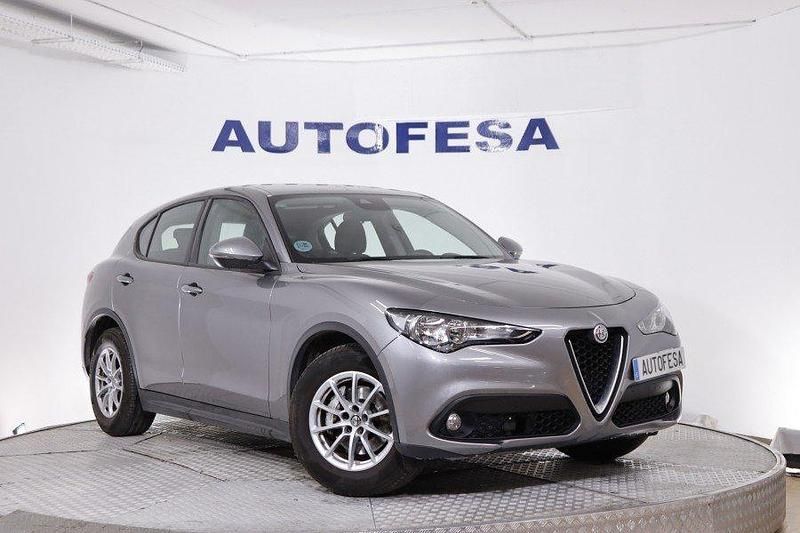 Usado Alfa Romeo Stelvio 163 CV (119 kW) 2019 Gris platino SUV
