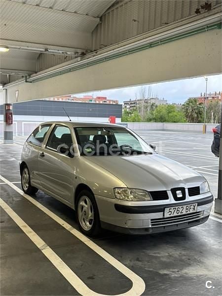 Gris / plata Usado 2001 Seat Ibiza Sport Berlina | 1800 € (Buen precio) - Imagen 1/1